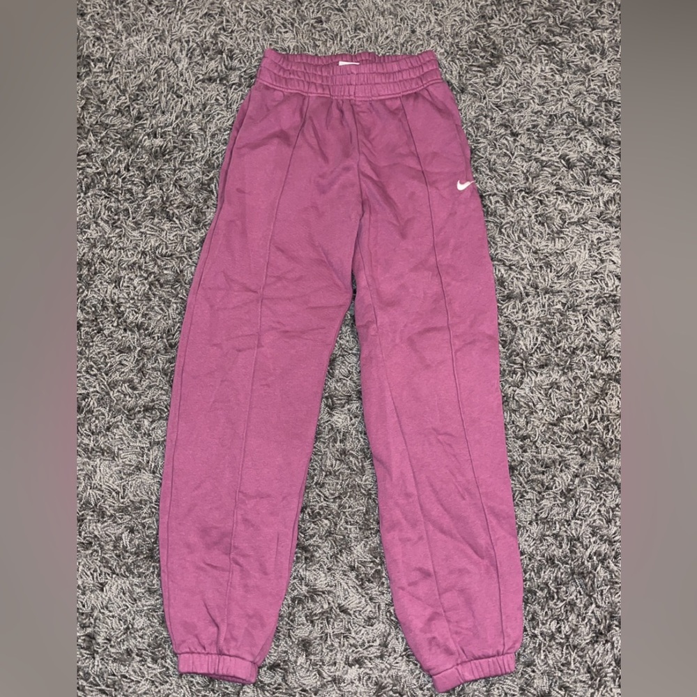 Nike Sportswear Essential Collection sweatpants